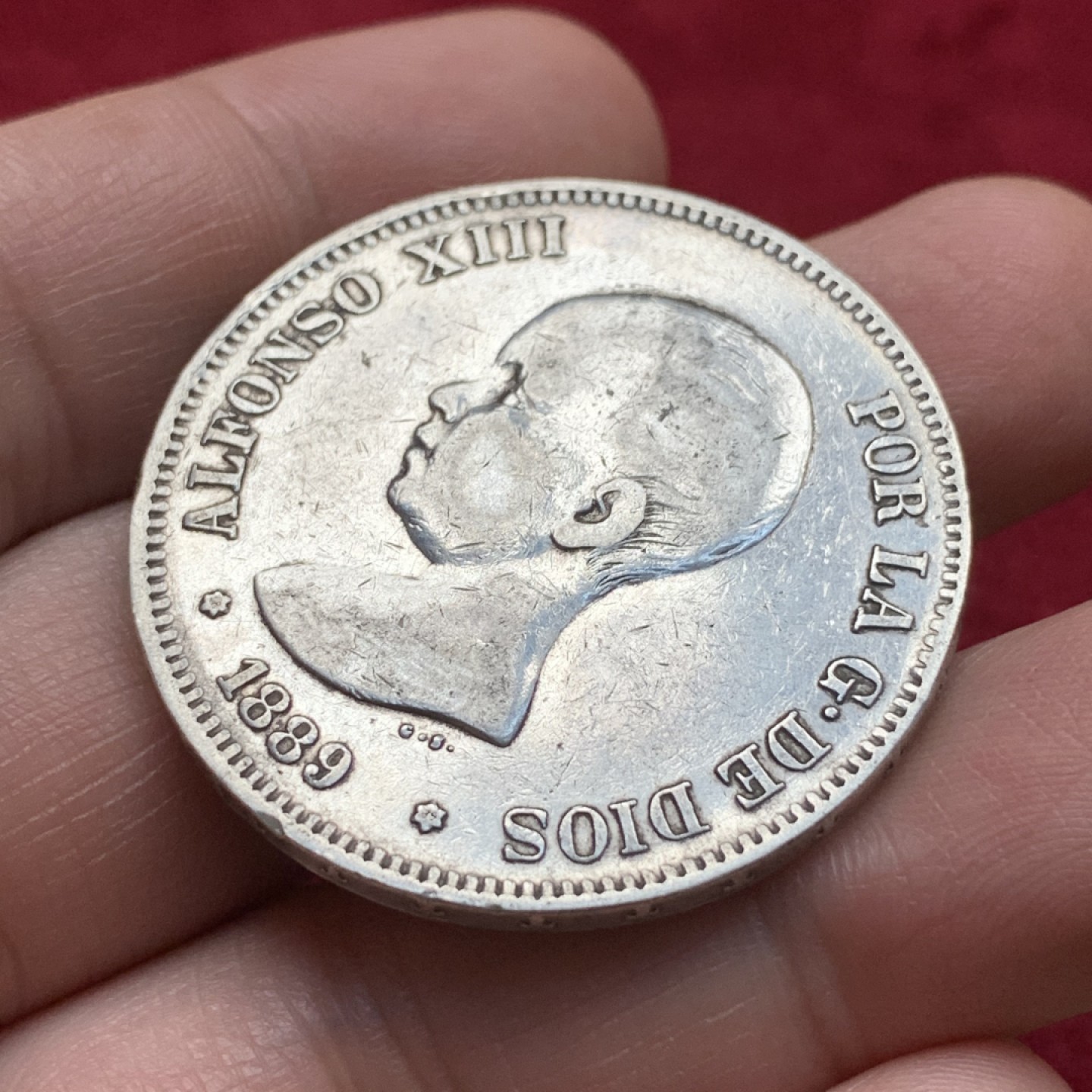 《竞宝斋》第115场-周日，周一 ，2场连拍（全场包邮） 西班牙1889年 小光头 双柱 5比塞塔 银币