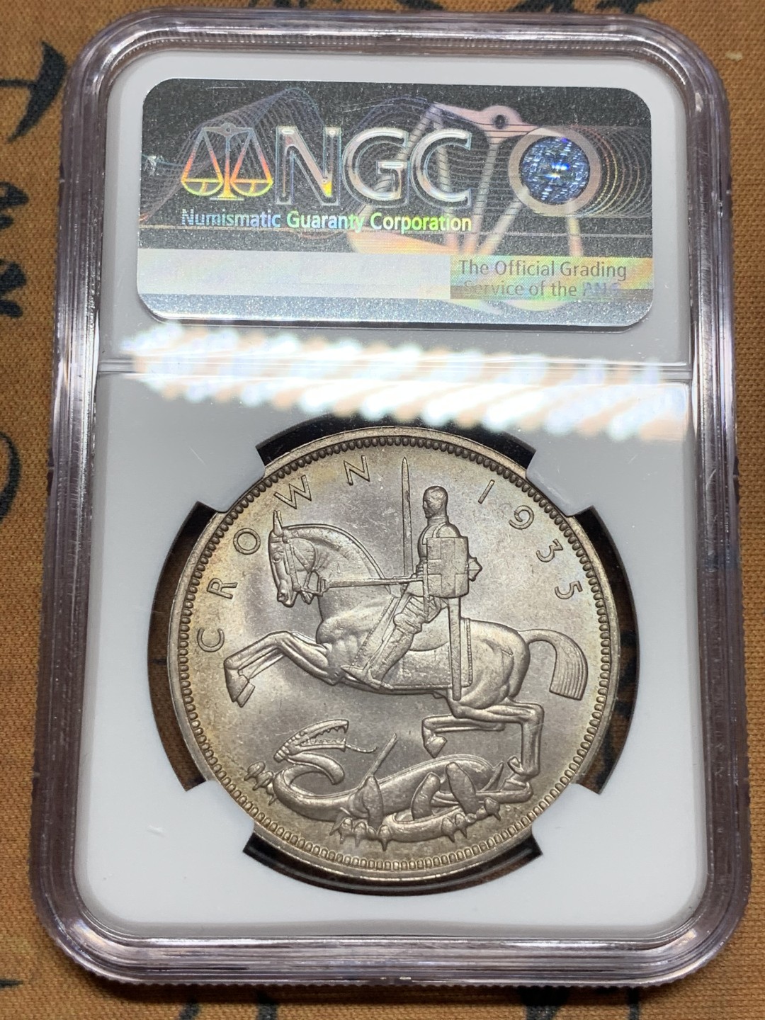 《竞宝斋》第115场-周日，周一 ，2场连拍（全场包邮） NGC MS65 高分 原光 英国1935年 乔治五世 木马剑一克朗银币