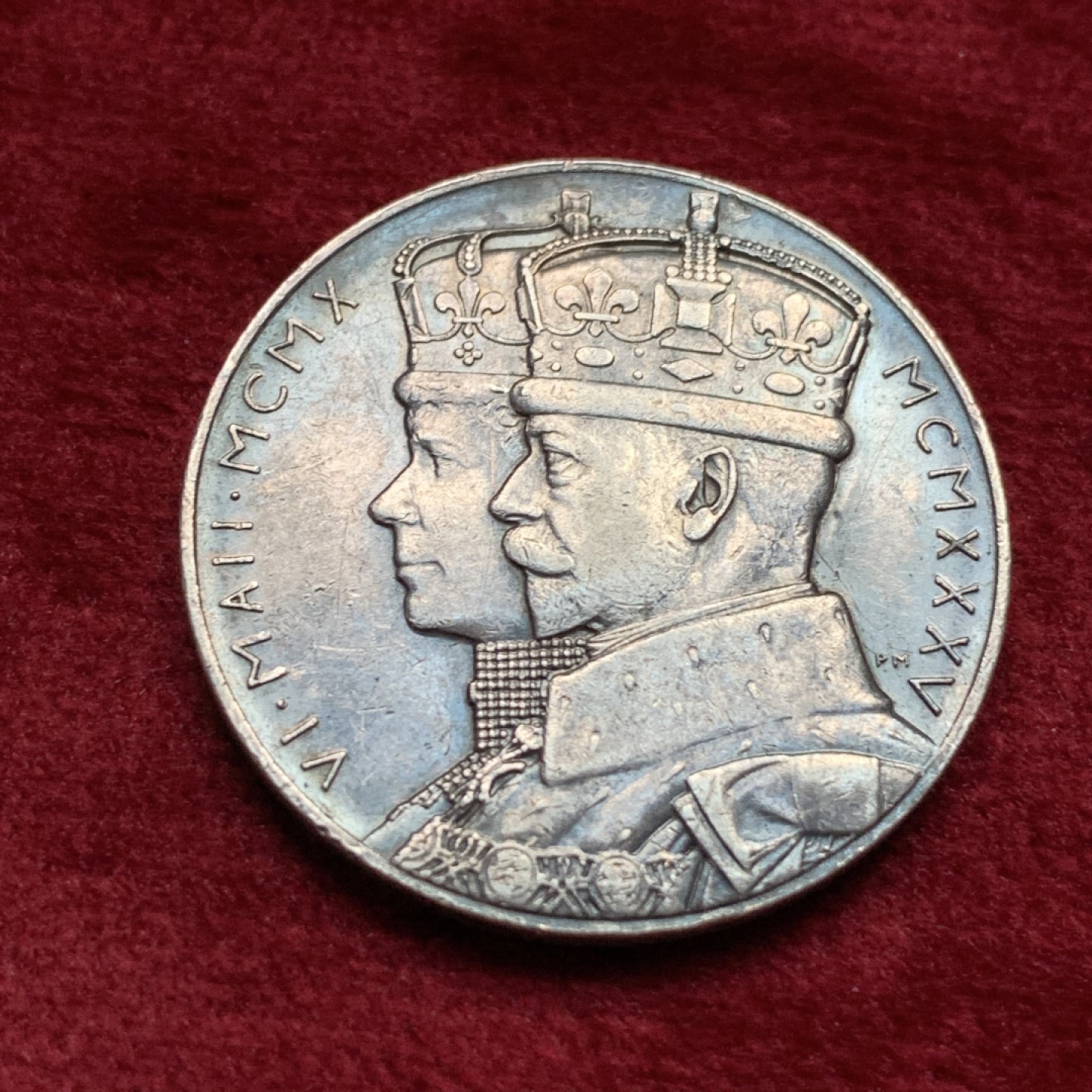 《竞宝斋》第116场-周日，周一 ，2场连拍（全场包邮） 英国 乔治 五世 登基纪年银章 31.8mm 15.64克 细节见图