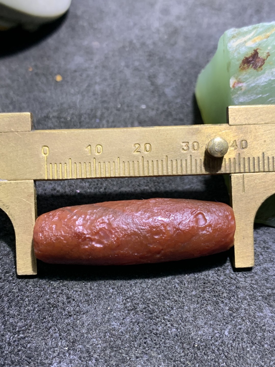 精美高玉化仿古风化纹玛瑙随形桶珠一颗 