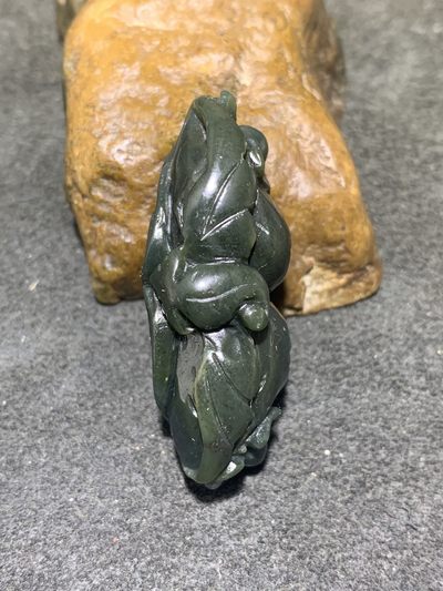 天然新疆和田青玉雕件一个 - 天然新疆和田青玉雕件一个