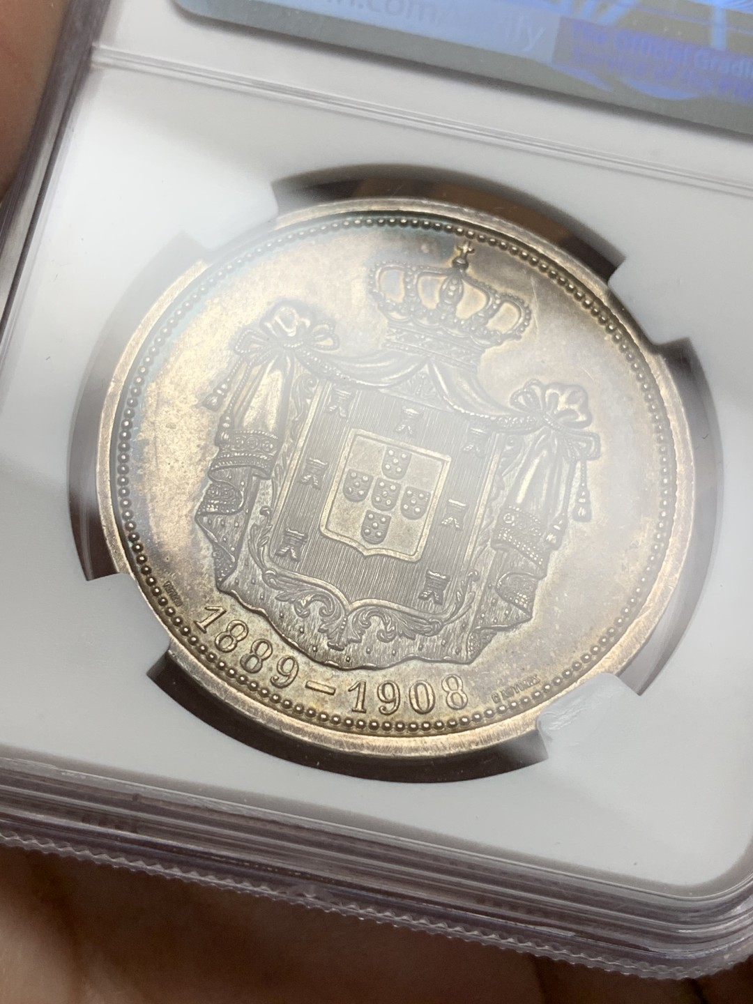 《竞宝斋》第116场-周日，周一 ，2场连拍（全场包邮） NGC-UNC 葡萄牙1908年 二十周年金婚纪念 大银章 非常稀少的品质 没给分可惜了 看不到清晰的痕迹