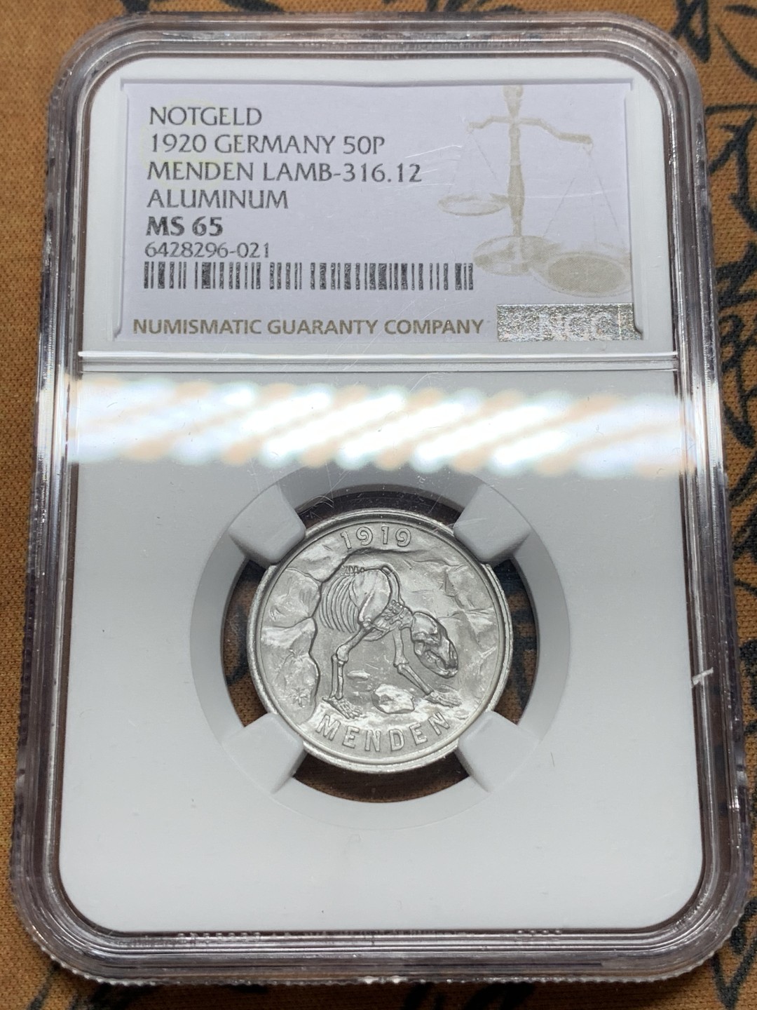《竞宝斋》第116场-周日，周一 ，2场连拍（全场包邮） NGC MS65 1920年德国德紧时期门登洞熊50芬尼铝币 品相完美