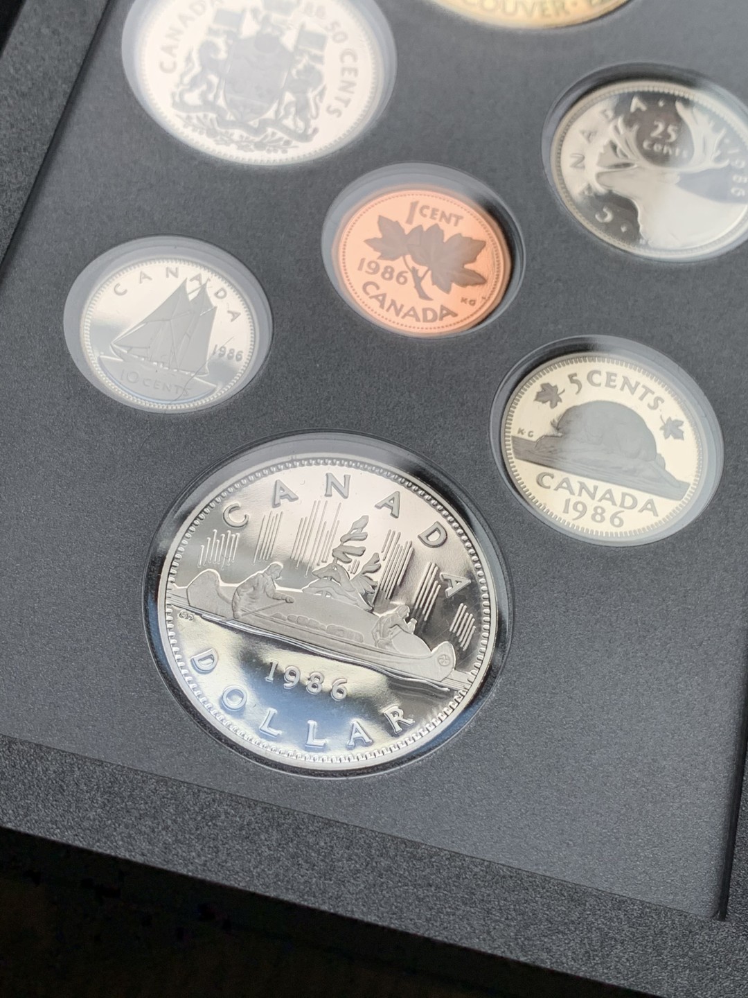 《竞宝斋》第116场-周日，周一 ，2场连拍（全场包邮） 加拿大1986年套装，略带黄油光 最大枚为银币