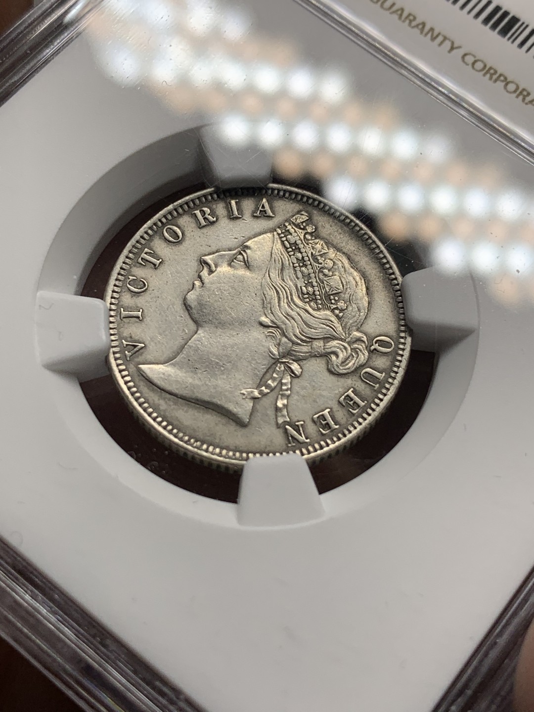 《竞宝斋》第116场-周日，周一 ，2场连拍（全场包邮） NGC AUD 香港 1885年 维多利亚 20分 银币 细节好 人物磨损小