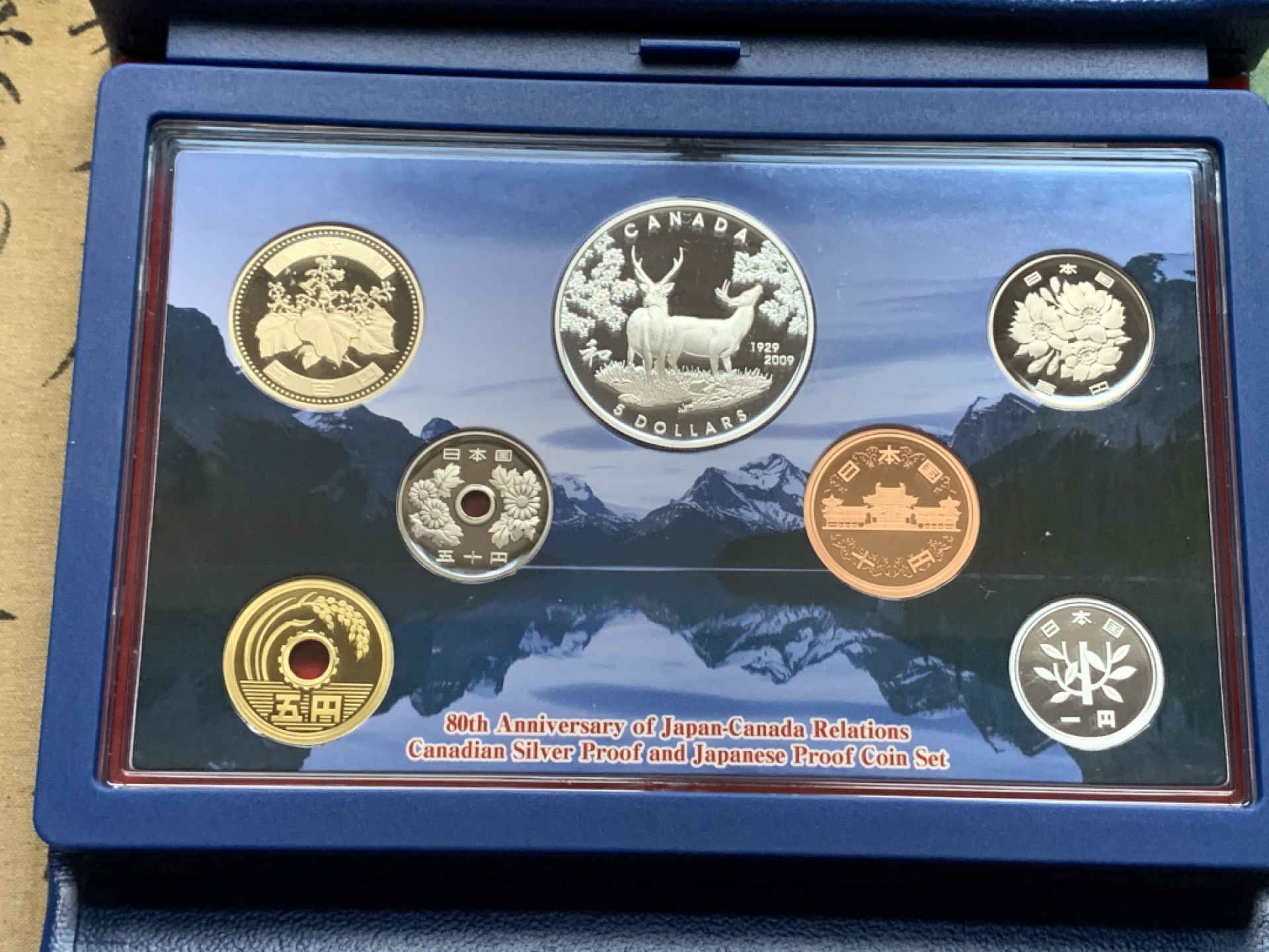 《竞宝斋》第116场-周日，周一 ，2场连拍（全场包邮） 2009年日本日加修好80周年套币 带一枚25克925银 银币