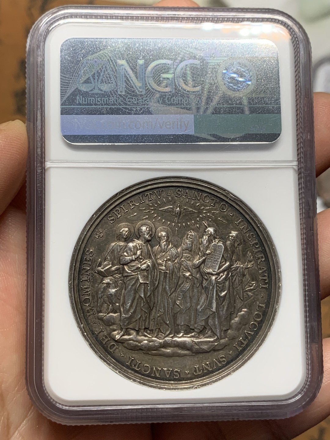《竞宝斋》第116场-周日，周一 ，2场连拍（全场包邮） NGC-AUD 教皇国  耶稣和圣经的诞生纪念大银章 稀少品种 高浮雕 加厚盒