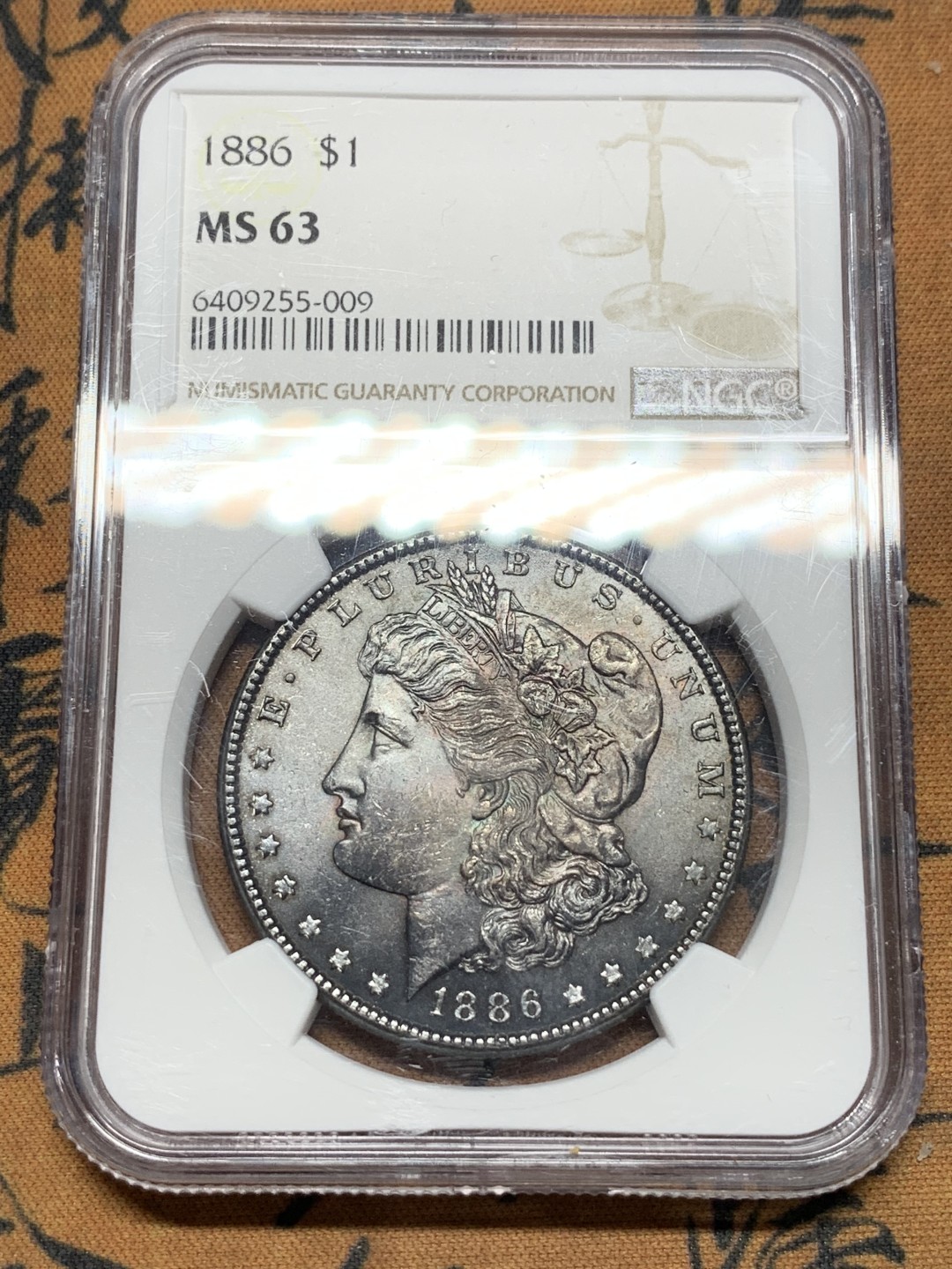 《竞宝斋》第116场-周日，周一 ，2场连拍（全场包邮） NGC-MS63 美国1886年 摩根银币 深绿彩包浆