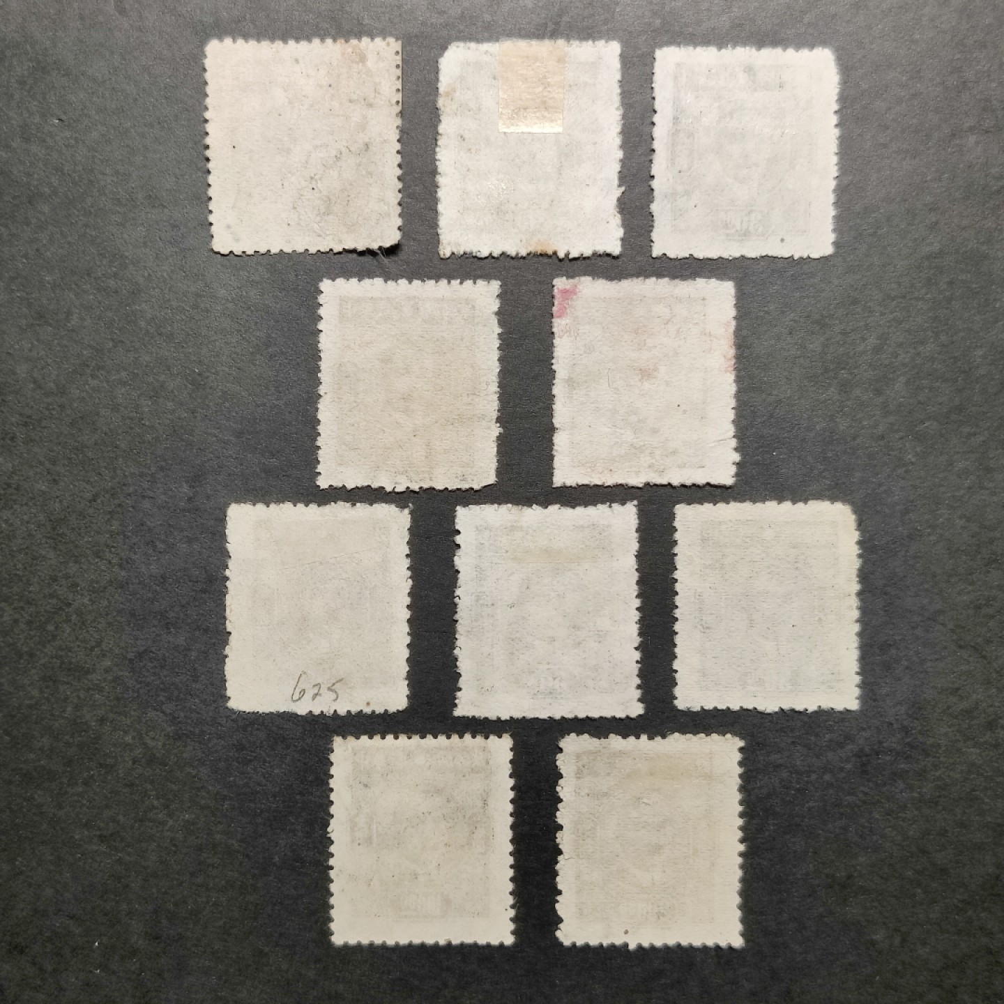 洪涛臻品批发群  精选邮票限时拍卖第八十三期 重庆中央版孙中山邮票一组。历史背景：太平洋战争爆发后，香港沦陷，邮票印刷工作迁移到重庆。1945年由中央信托局印制处改组后的中央印制厂，受邮政委托印刷了这套邮票。  铭记国耻，致敬英烈！      