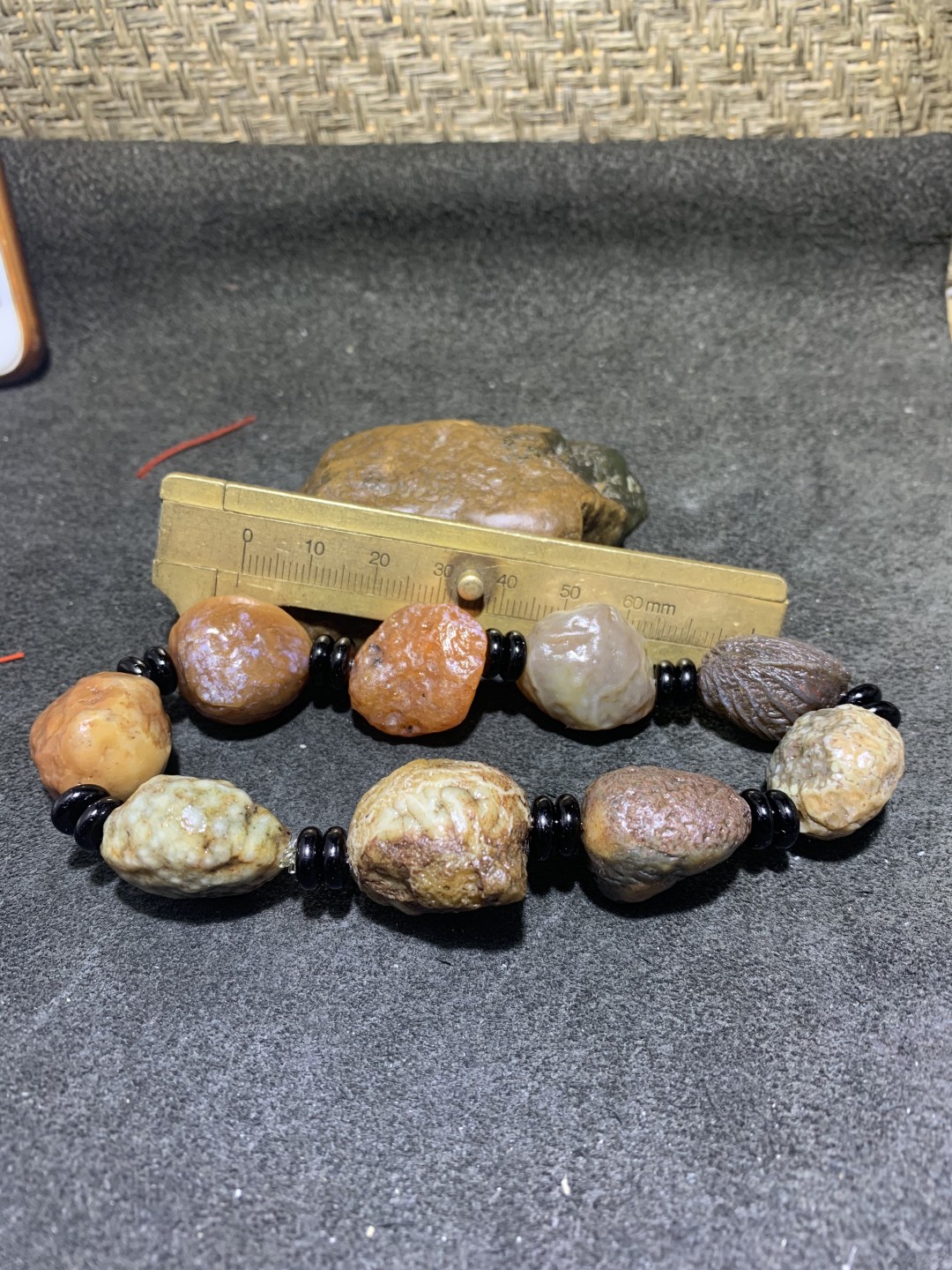 精美戈壁阿拉善多宝筋脉石大颗粒手串一条，
