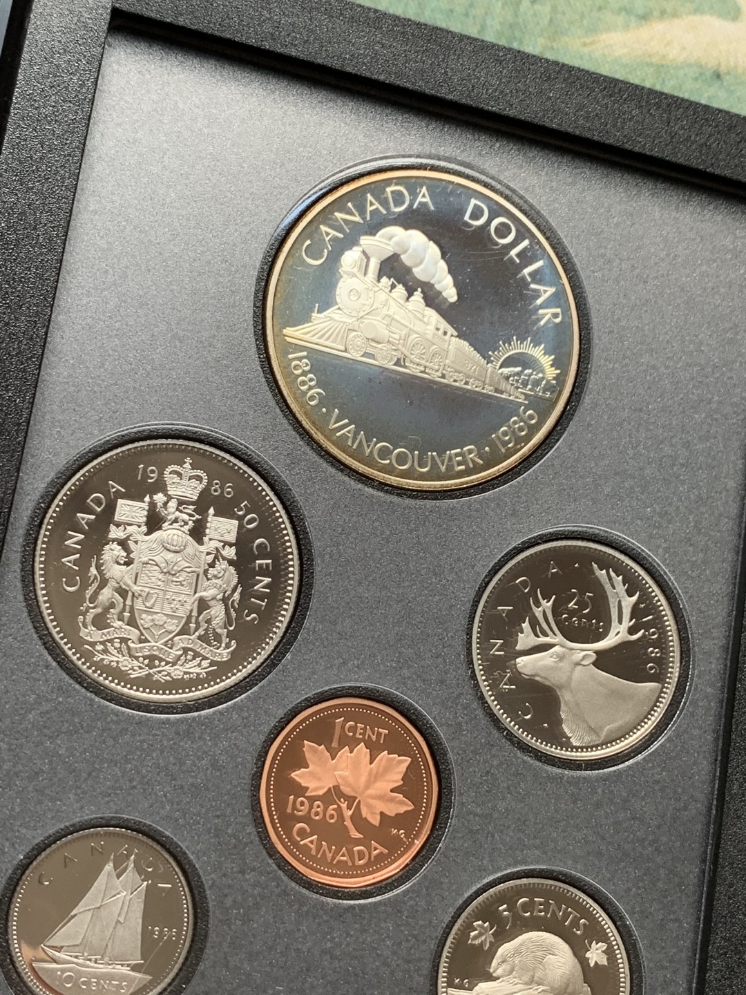 《竞宝斋》第116场-周日，周一 ，2场连拍（全场包邮） 加拿大1986年套装，略带黄油光 最大枚为银币