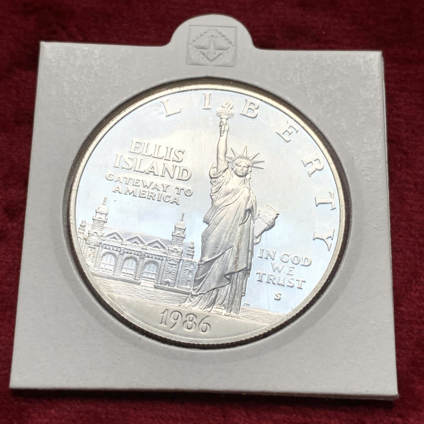 《竞宝斋》第116场-周日，周一 ，2场连拍（全场包邮） 美国 1986年 自由女神 1美元 大银币  38.1mm 26.73克 保存的很好