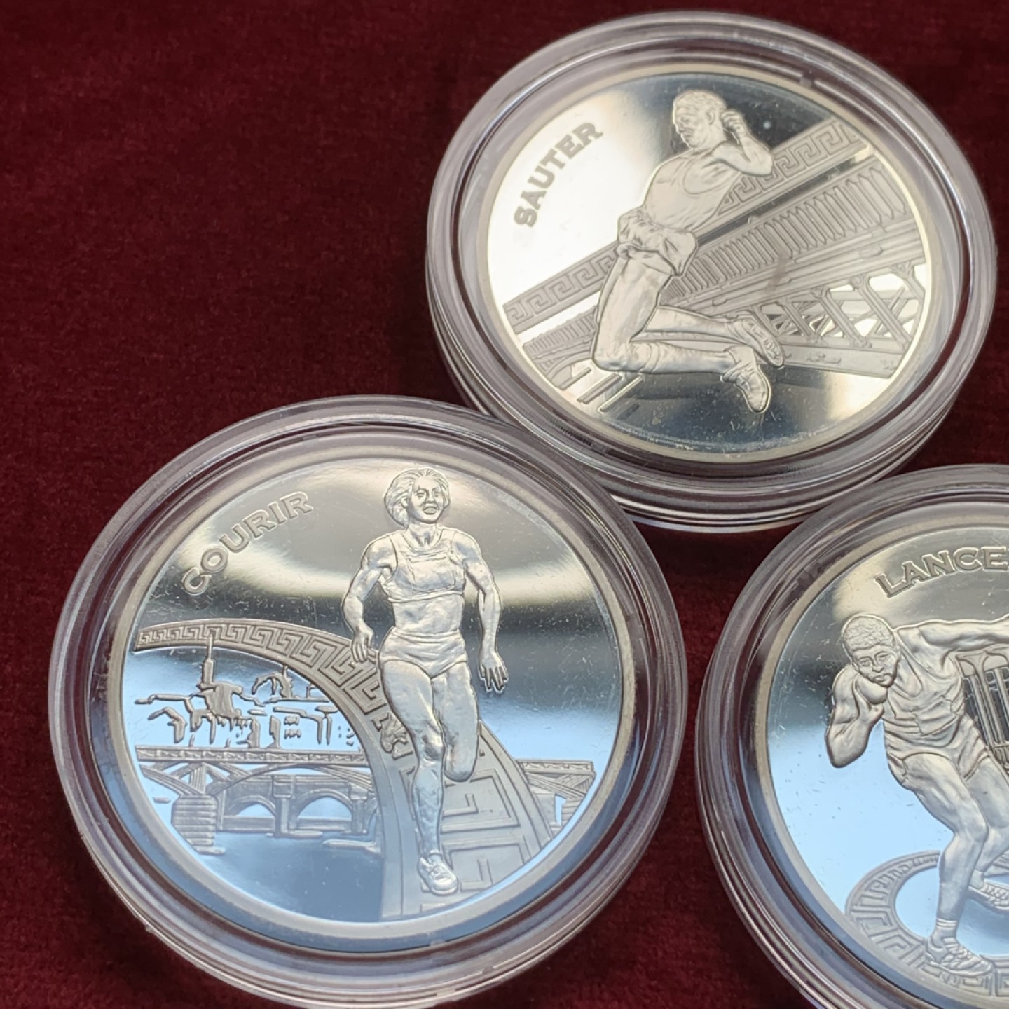 《竞宝斋》第116场-周日，周一 ，2场连拍（全场包邮） 法国2003年3枚精制银币套币 1.5欧元面值 IAAF国际田联运动会 巴黎造币厂原盒原证 22.2克X3=66.6克 900银