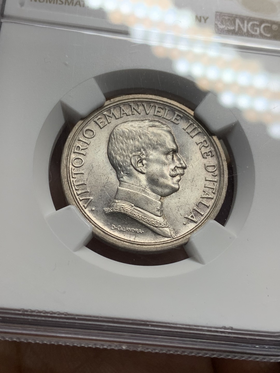 《竞宝斋》第116场-周日，周一 ，2场连拍（全场包邮） NGC-MS62 意大利 1916年 马车 2里拉 银币 淡彩包浆 不错