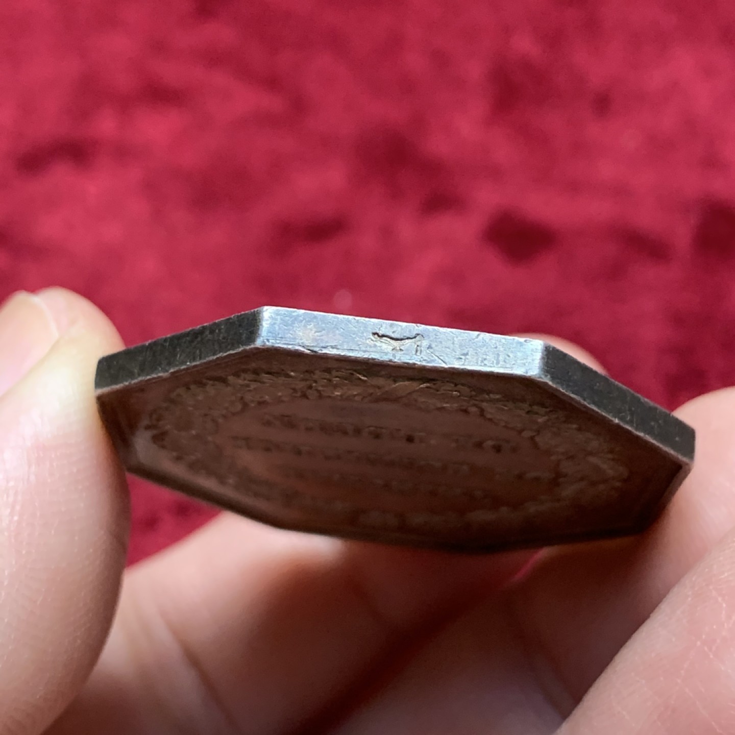 《竞宝斋》第116场-周日，周一 ，2场连拍（全场包邮） 法国 1832年 鲁昂商业区 八角银质代币 双面五彩状态 非常好看 19.6克 对角直径 38.9mm 少见油灯边铭