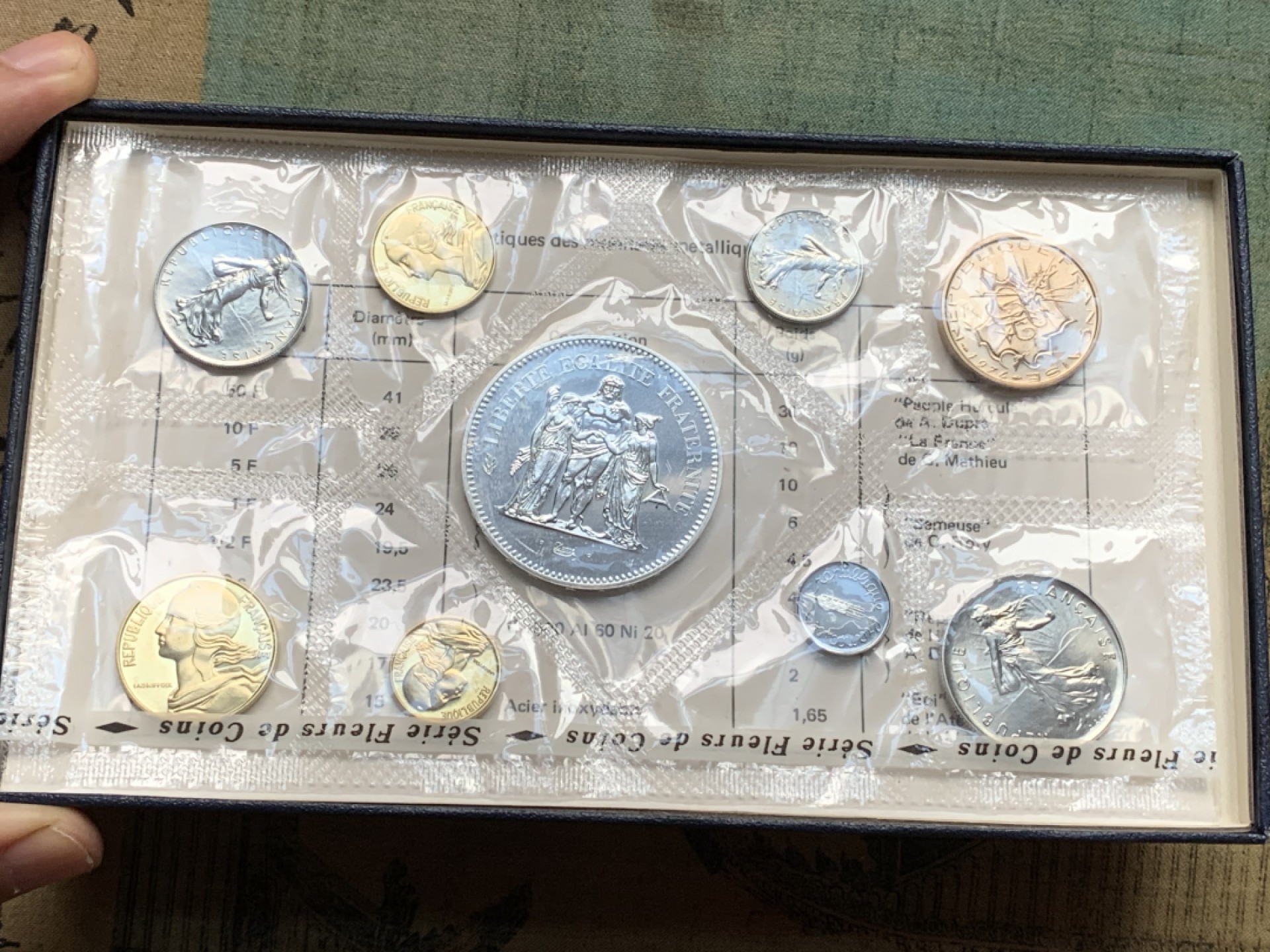 《竞宝斋》第116场-周日，周一 ，2场连拍（全场包邮） 1974年法国精制套币带50法郎银币