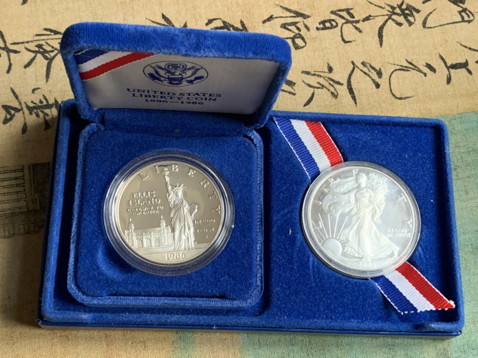 《竞宝斋》第116场-周日，周一 ，2场连拍（全场包邮） 美国 1美元大银币2枚  1986 精制版 自由女神1美元一枚+2002年 行走女神银币一枚