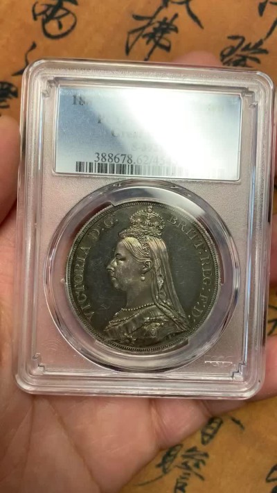 《竞宝斋》第116场-周日，周一 ，2场连拍（全场包邮） PCGS PR62CAM 英国1887年维多利亚五彩镜面高冠精制马剑一克朗银币，官网有大图CAM高浮雕涨价厉害