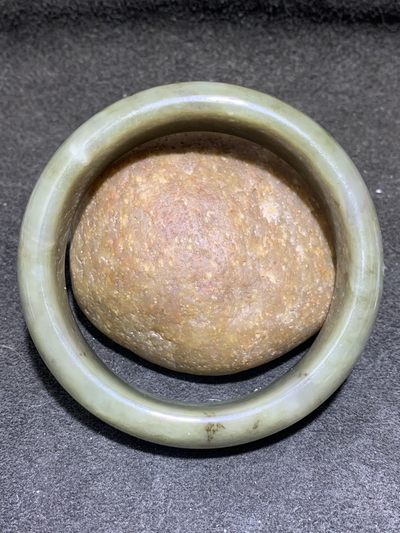 天然青海料和田玉手镯一只， - 天然青海料和田玉手镯一只，
