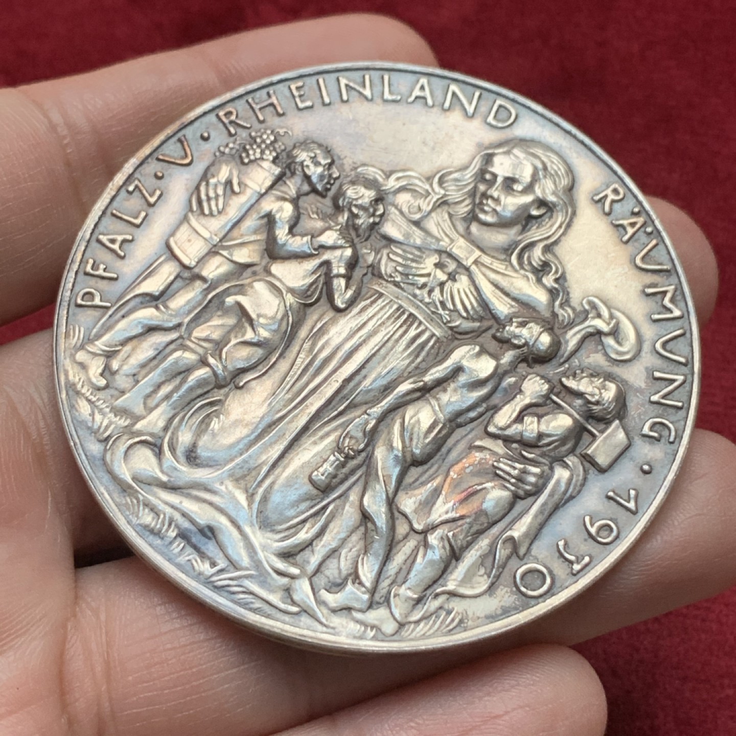 《竞宝斋》第116场-周日，周一 ，2场连拍（全场包邮） 裸章1930年，卡尔歌茨雕刻大银章，罕见好品莱茵河神 60mm大银章，原味包浆