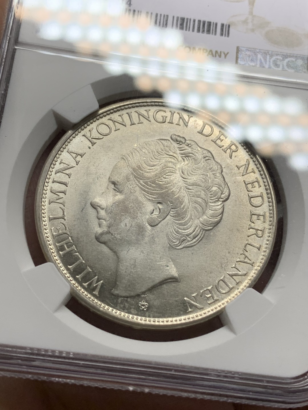 《竞宝斋》第116场-周日，周一 ，2场连拍（全场包邮） NGC-MS62 荷属东印度 1943年 女王头像 2.5盾大银币 原光好品 殖民地系列 