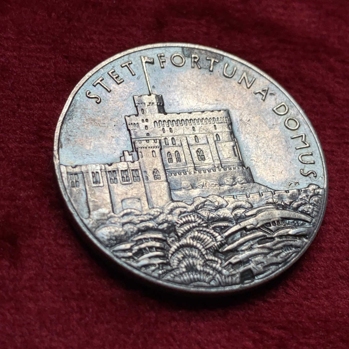 《竞宝斋》第116场-周日，周一 ，2场连拍（全场包邮） 英国 乔治 五世 登基纪年银章 31.8mm 15.64克 细节见图