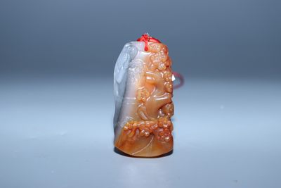 玉挂件专场 - 黄龙玉雕花挂件直径：4.9cm 重：24.3g