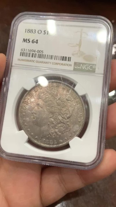 《竞宝斋》第116场-周日，周一 ，2场连拍（全场包邮） NGC-MS64 美国 1883年 摩根银币 女神面多色满彩 女神面下方深蓝小月牙 鹰面光 疑似卷首币