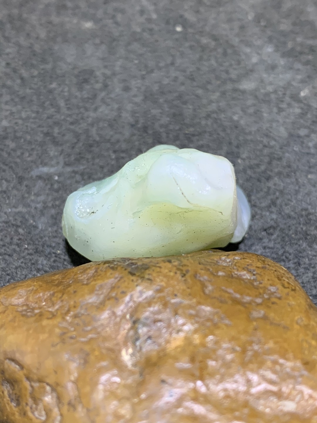 天然戈壁阿拉善玛瑙原石吊坠一个，