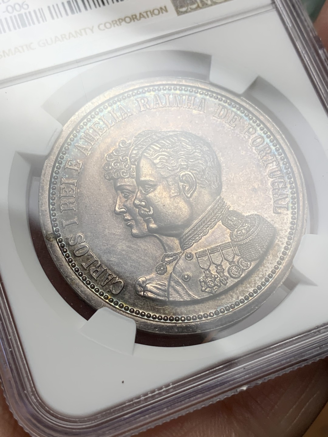 《竞宝斋》第116场-周日，周一 ，2场连拍（全场包邮） NGC-UNC 葡萄牙1908年 二十周年金婚纪念 大银章 非常稀少的品质 没给分可惜了 看不到清晰的痕迹