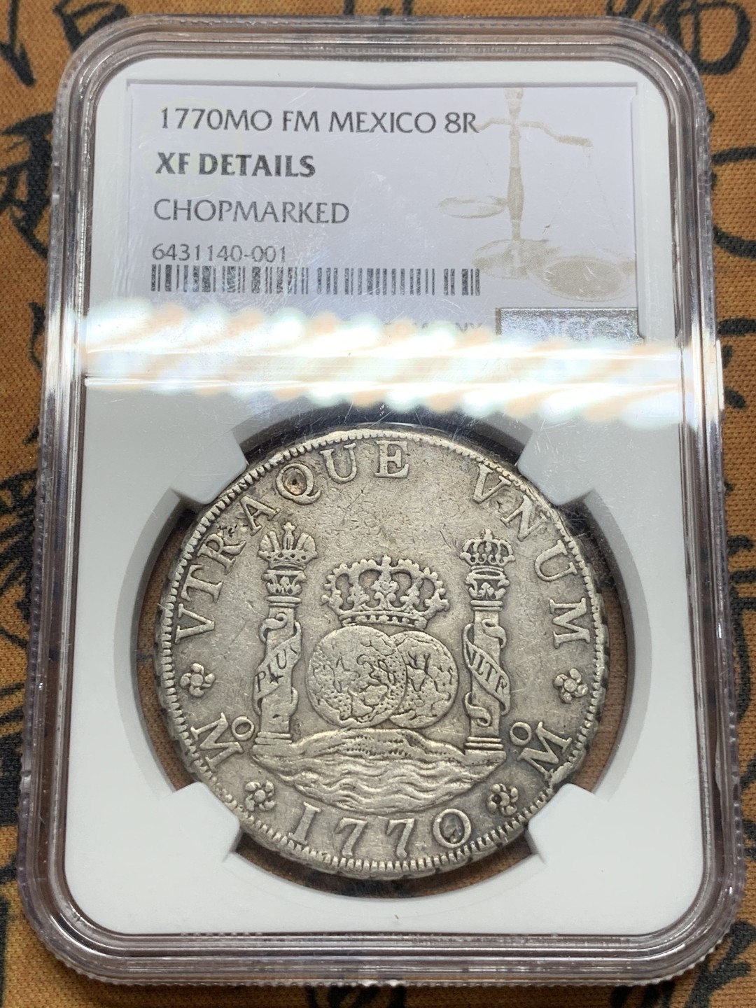 《竞宝斋》第116场-周日，周一 ，2场连拍（全场包邮） NGC-XFD 墨西哥 1770年 8里亚尔 地球 双柱 银币 币面纹丝清晰 打制的不错 细节见图