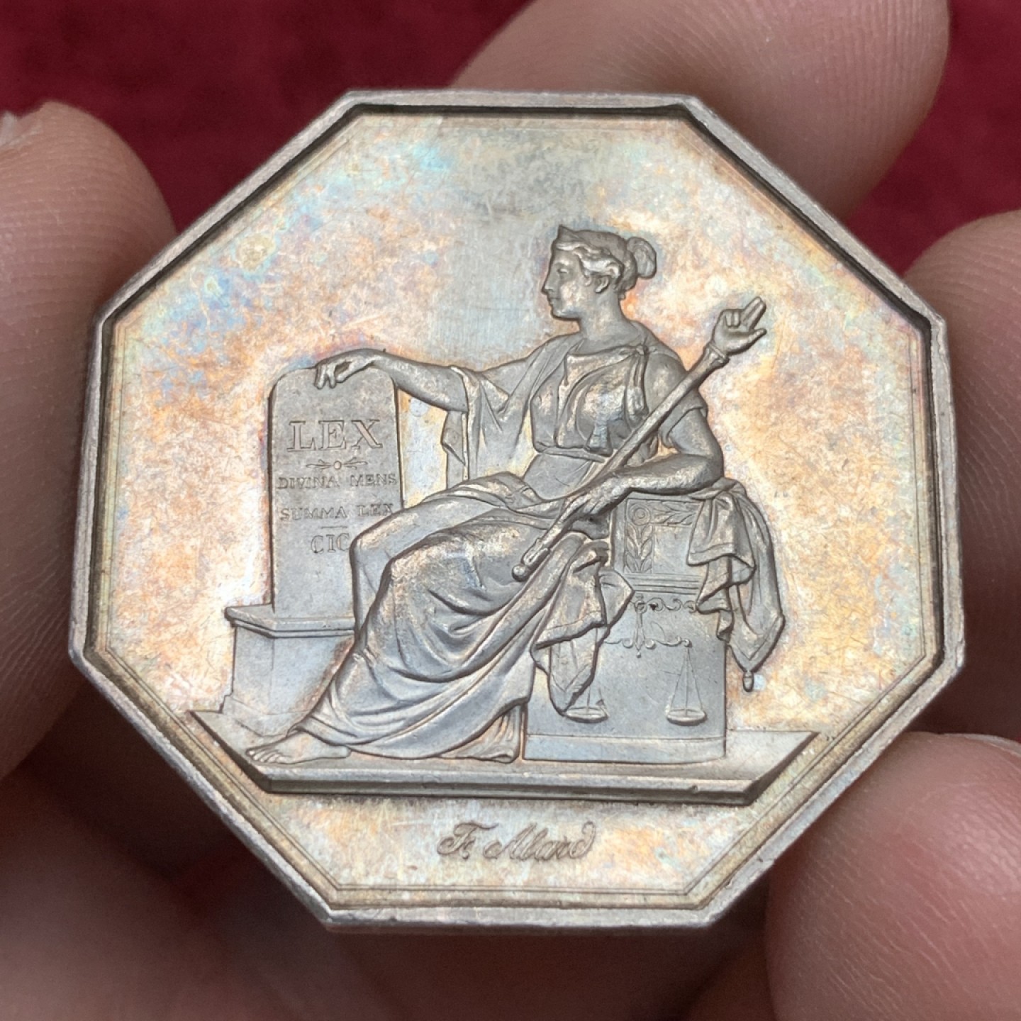 《竞宝斋》第116场-周日，周一 ，2场连拍（全场包邮） 法国 巴黎 1849年 诉讼代理人八角银质代币 双面五彩 19.45克对角直径36.9mm 手指边铭agent