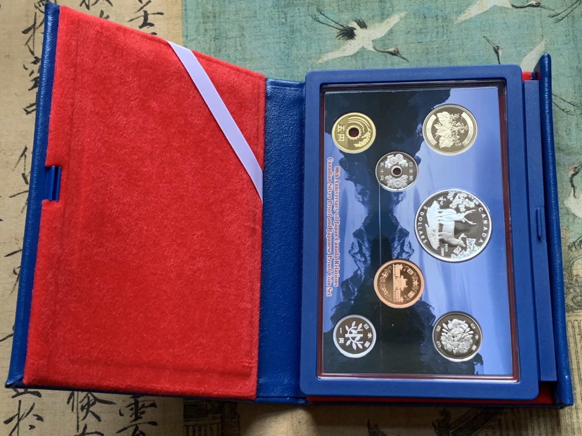 《竞宝斋》第116场-周日，周一 ，2场连拍（全场包邮） 2009年日本日加修好80周年套币 带一枚25克925银 银币