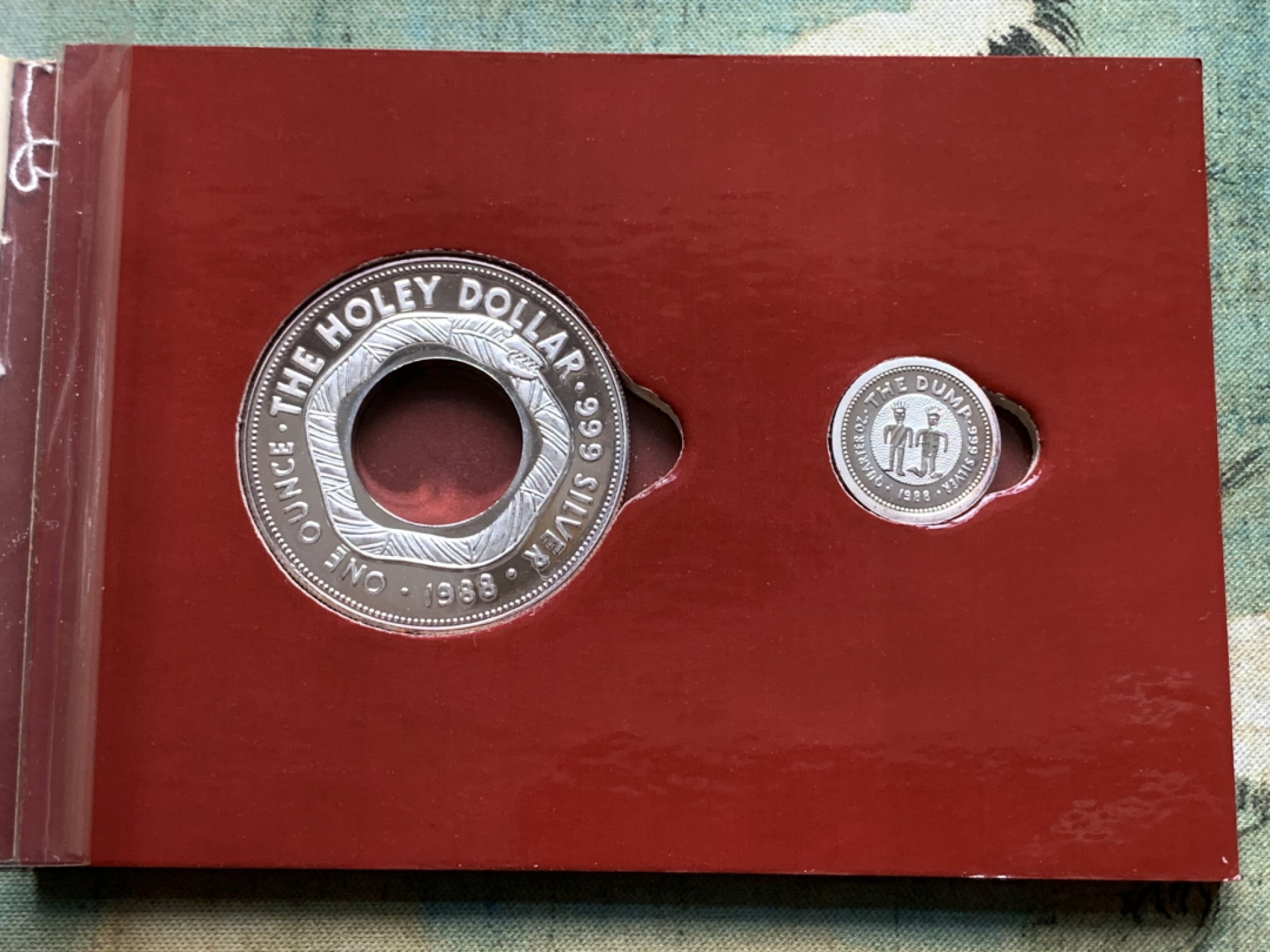 《竞宝斋》第116场-周日，周一 ，2场连拍（全场包邮） 澳大利亚 1988年 2枚套 子母币 两枚可合二为一 设计巧妙 原册难得 999银 40克合计