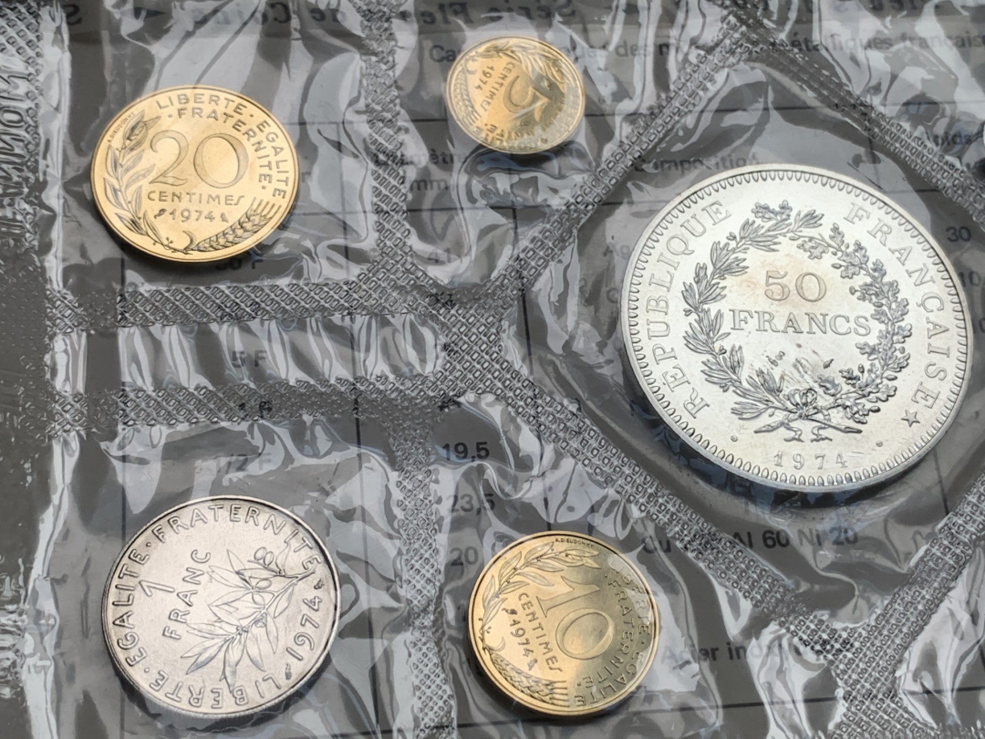 《竞宝斋》第116场-周日，周一 ，2场连拍（全场包邮） 1974年法国精制套币带50法郎银币