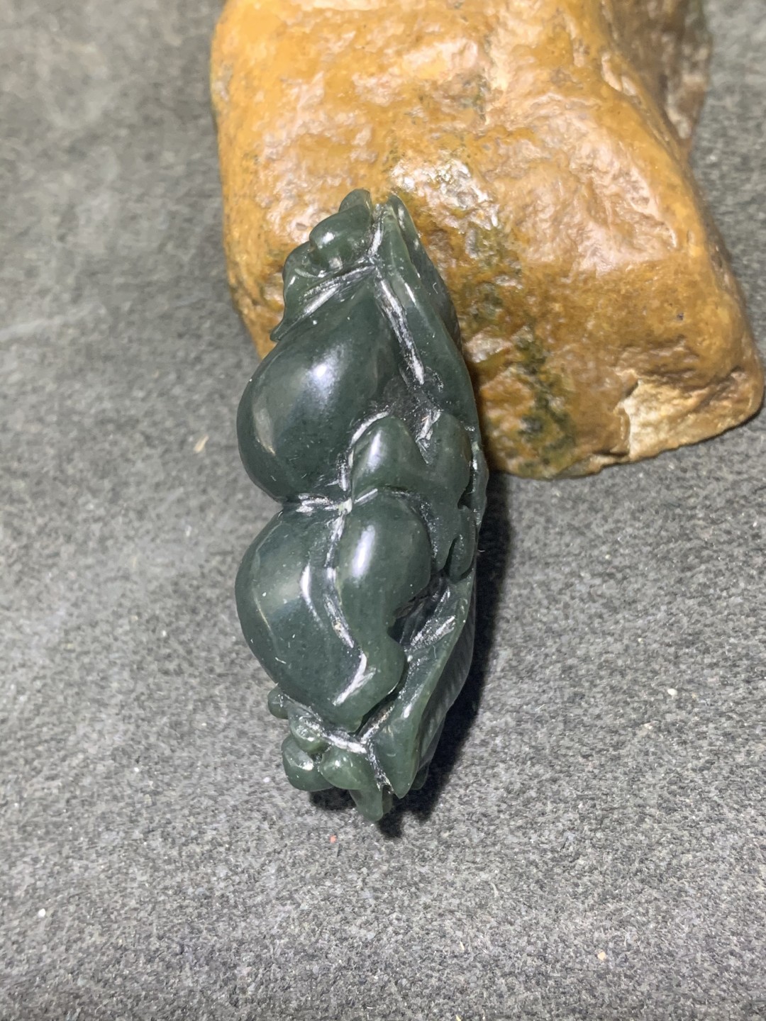 天然新疆和田青玉雕件一个