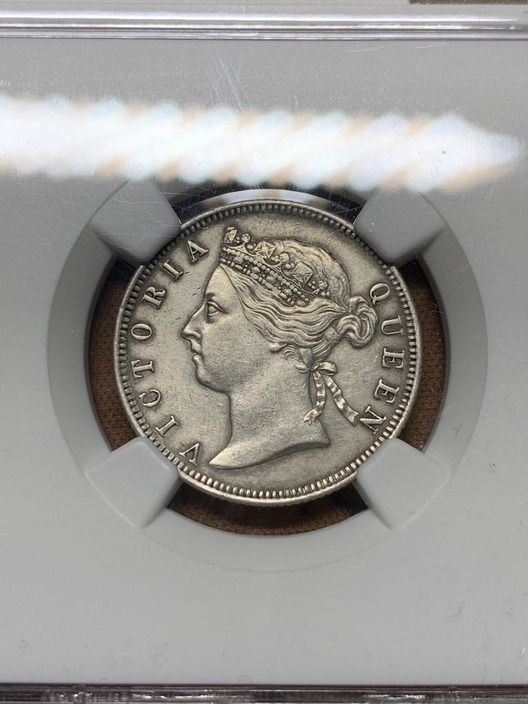 《竞宝斋》第116场-周日，周一 ，2场连拍（全场包邮） NGC AUD 香港 1885年 维多利亚 20分 银币 细节好 人物磨损小