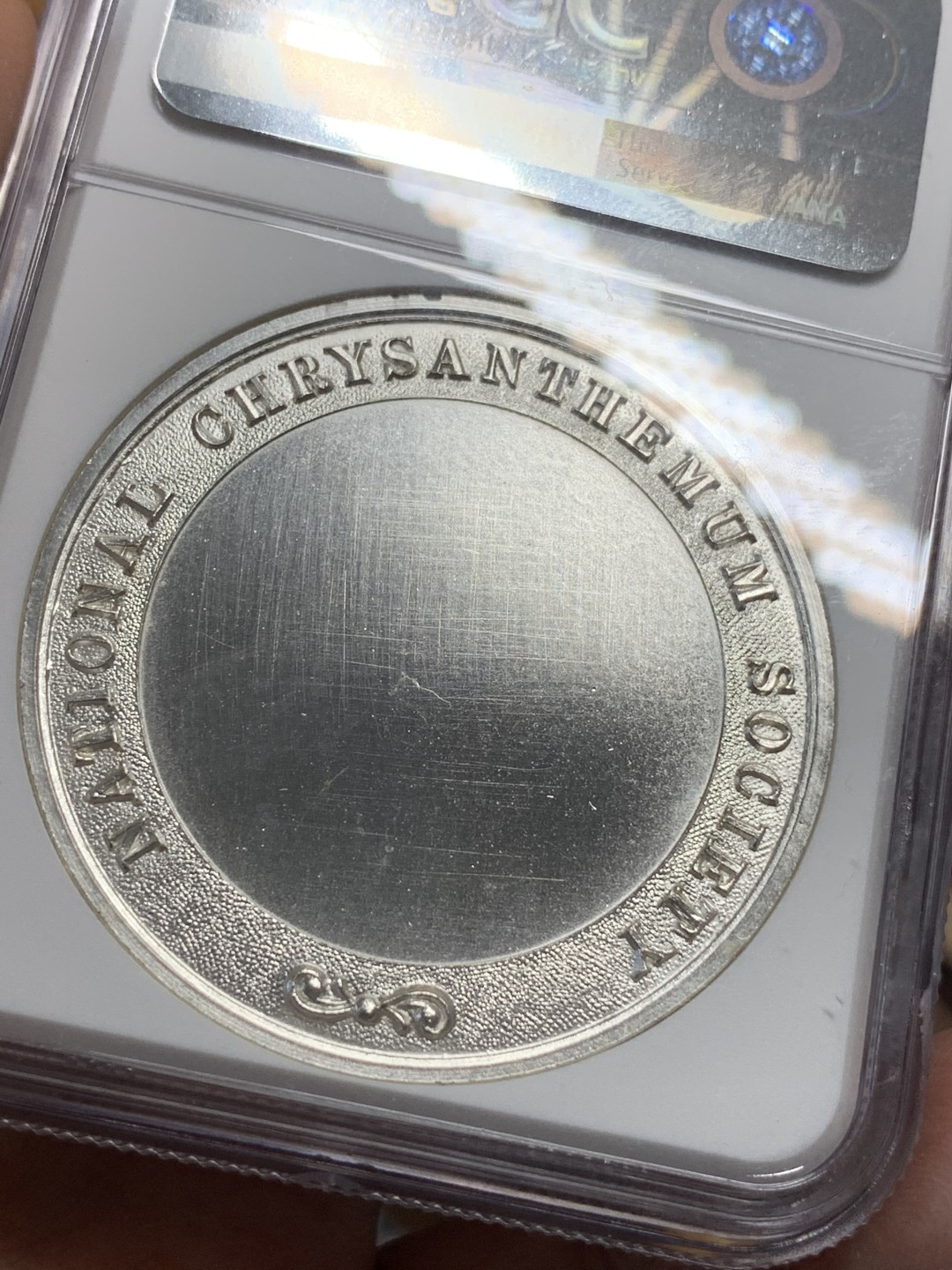 《竞宝斋》第116场-周日，周一 ，2场连拍（全场包邮） NGC MS62 19世纪英国菊花协会镀银纪念章 45mm 精美 无刻字