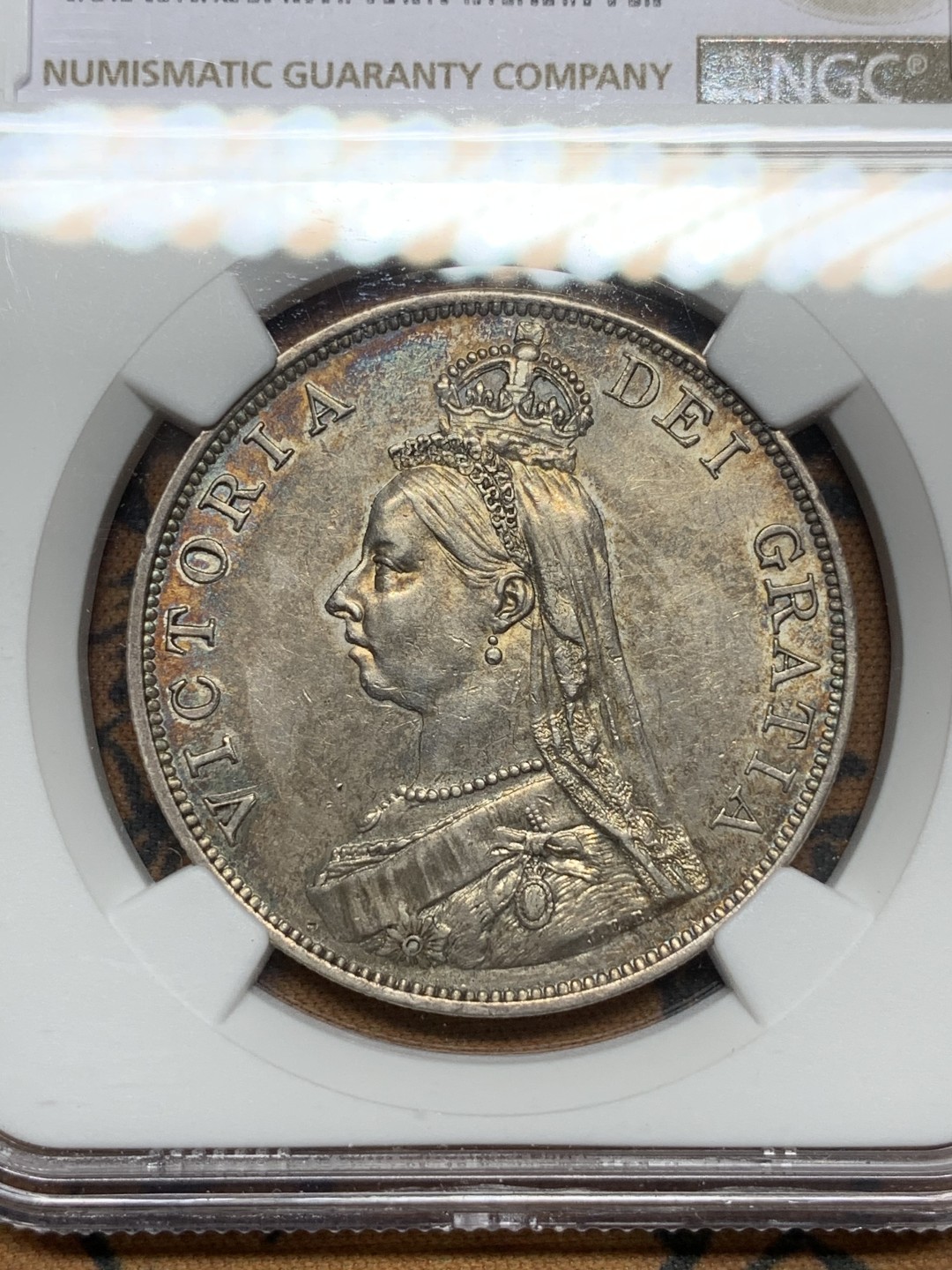 《竞宝斋》第116场-周日，周一 ，2场连拍（全场包邮） NGC AU58 英国1887年 维多利亚高冠双福林大银币 转光流畅，包浆浓厚，不可多得的高性价比美品