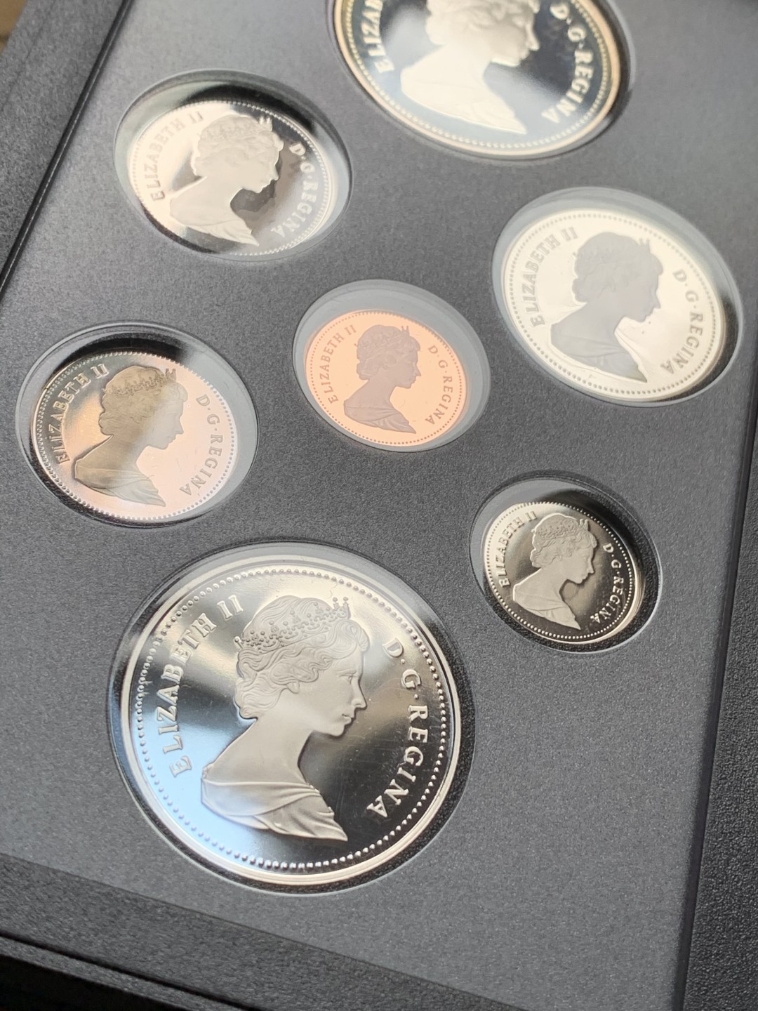 《竞宝斋》第116场-周日，周一 ，2场连拍（全场包邮） 加拿大1986年套装，略带黄油光 最大枚为银币