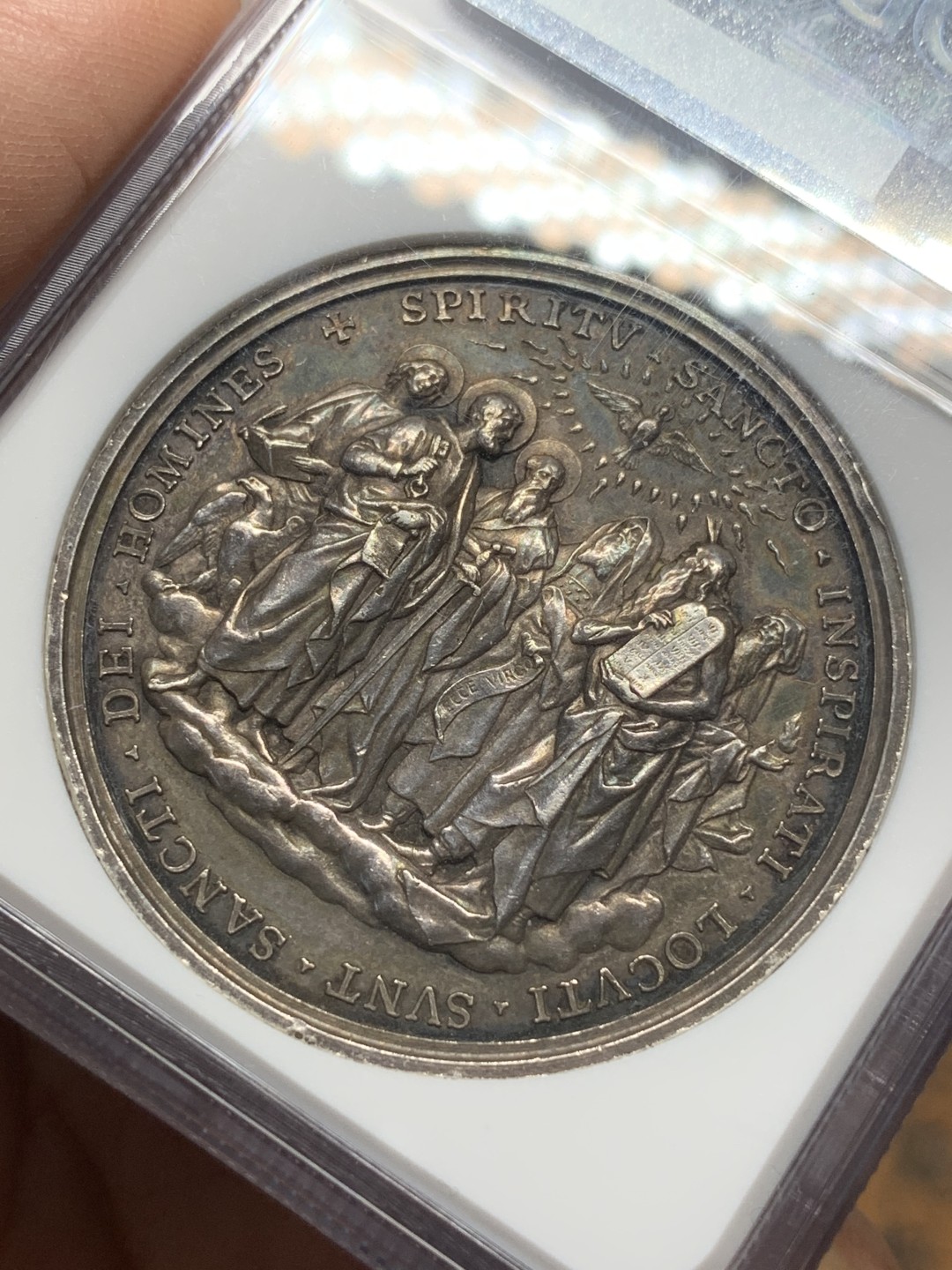 《竞宝斋》第116场-周日，周一 ，2场连拍（全场包邮） NGC-AUD 教皇国  耶稣和圣经的诞生纪念大银章 稀少品种 高浮雕 加厚盒