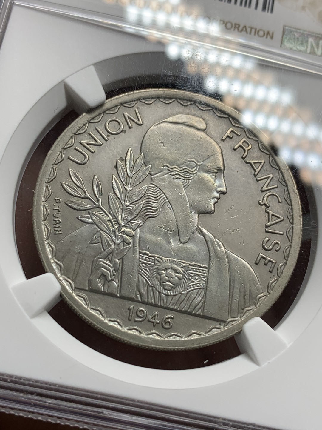 《竞宝斋》第116场-周日，周一 ，2场连拍（全场包邮） NGC-UNC 法属印支 1946年1皮亚斯特镍币 安全边设计，不是常见的齿边设计，十分稀少品种