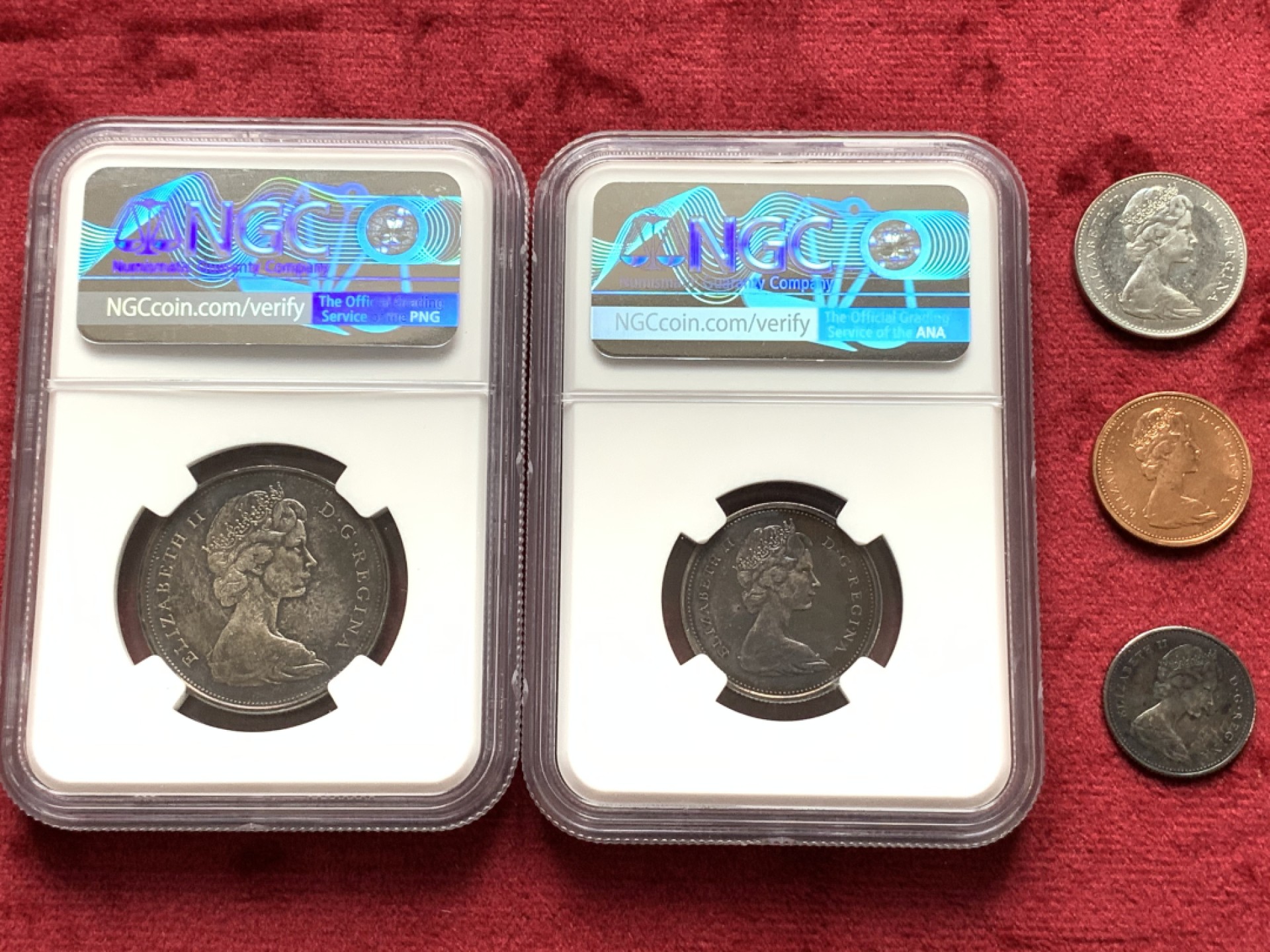 《竞宝斋》第116场-周日，周一 ，2场连拍（全场包邮） 5枚一组 NGC-MS63 2枚 加拿大 1967年伊丽莎白二世联邦成立百年纪念币NGC35周年标50分、25分银币+10分银币、5分镍币、1分铜币三枚同盒裸币，绒布盒深五彩包浆分黑美人