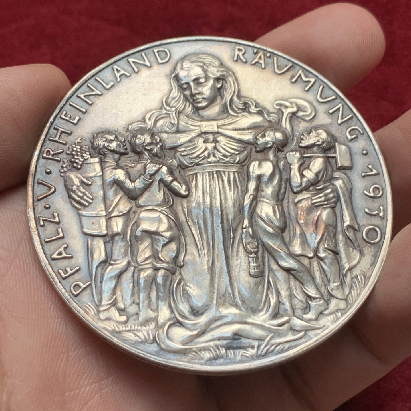 《竞宝斋》第116场-周日，周一 ，2场连拍（全场包邮） 裸章1930年，卡尔歌茨雕刻大银章，罕见好品莱茵河神 60mm大银章，原味包浆