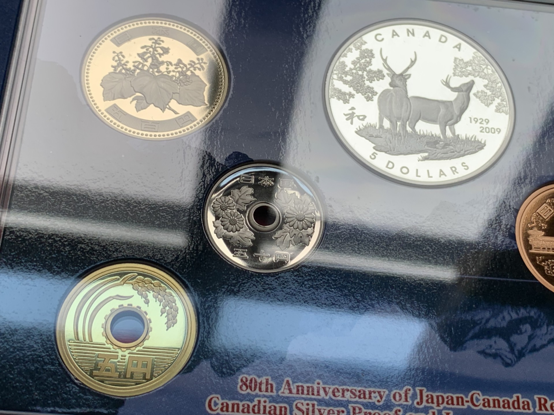 《竞宝斋》第116场-周日，周一 ，2场连拍（全场包邮） 2009年日本日加修好80周年套币 带一枚25克925银 银币