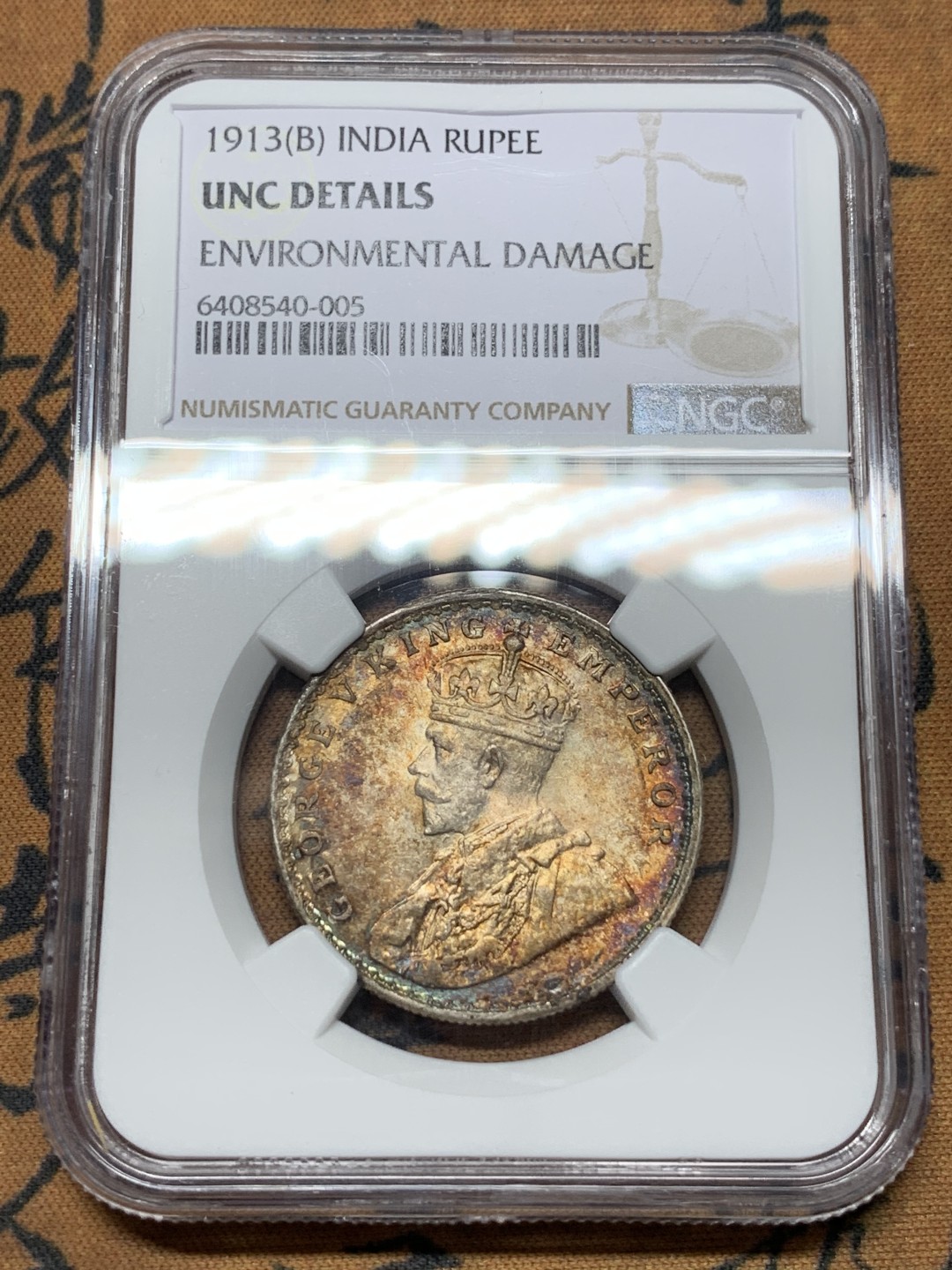 《竞宝斋》第116场-周日，周一 ，2场连拍（全场包邮） NGC UNC 五彩 英属 印度 1913年 乔五 1卢比 银币