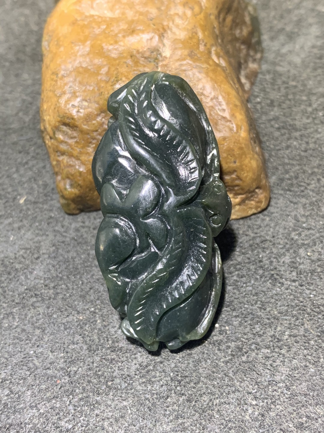 天然新疆和田青玉雕件一个