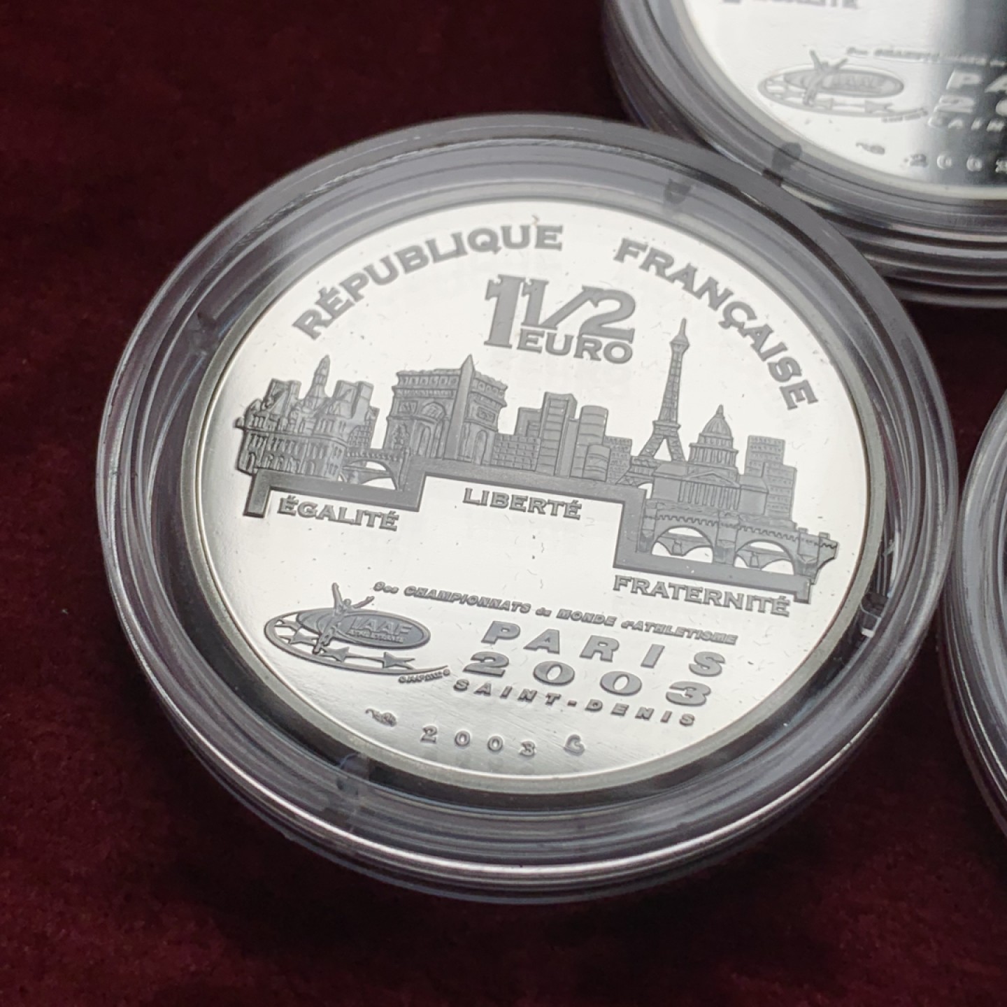 《竞宝斋》第116场-周日，周一 ，2场连拍（全场包邮） 法国2003年3枚精制银币套币 1.5欧元面值 IAAF国际田联运动会 巴黎造币厂原盒原证 22.2克X3=66.6克 900银