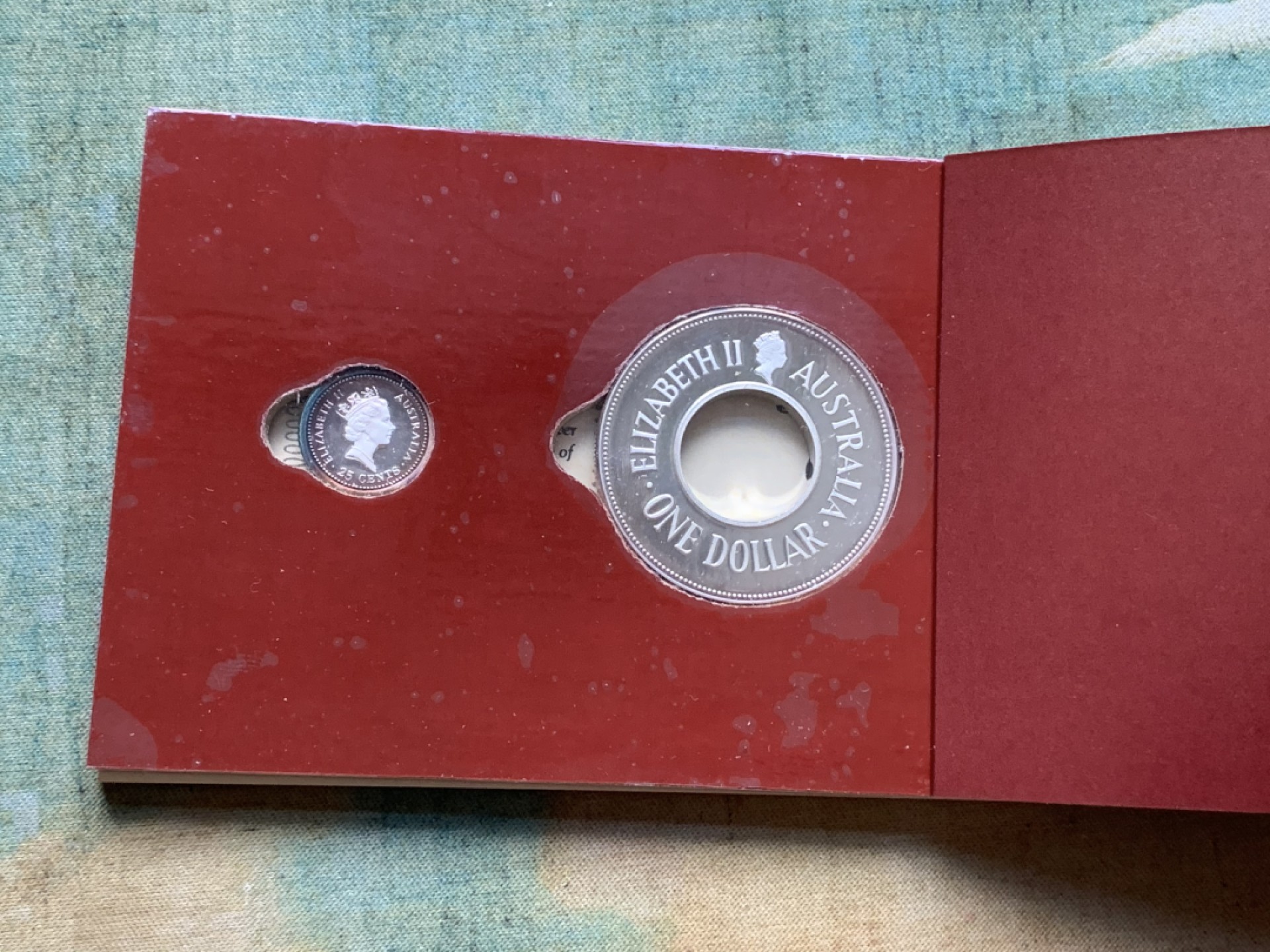 《竞宝斋》第116场-周日，周一 ，2场连拍（全场包邮） 澳大利亚 1988年 2枚套 子母币 两枚可合二为一 设计巧妙 原册难得 999银 40克合计