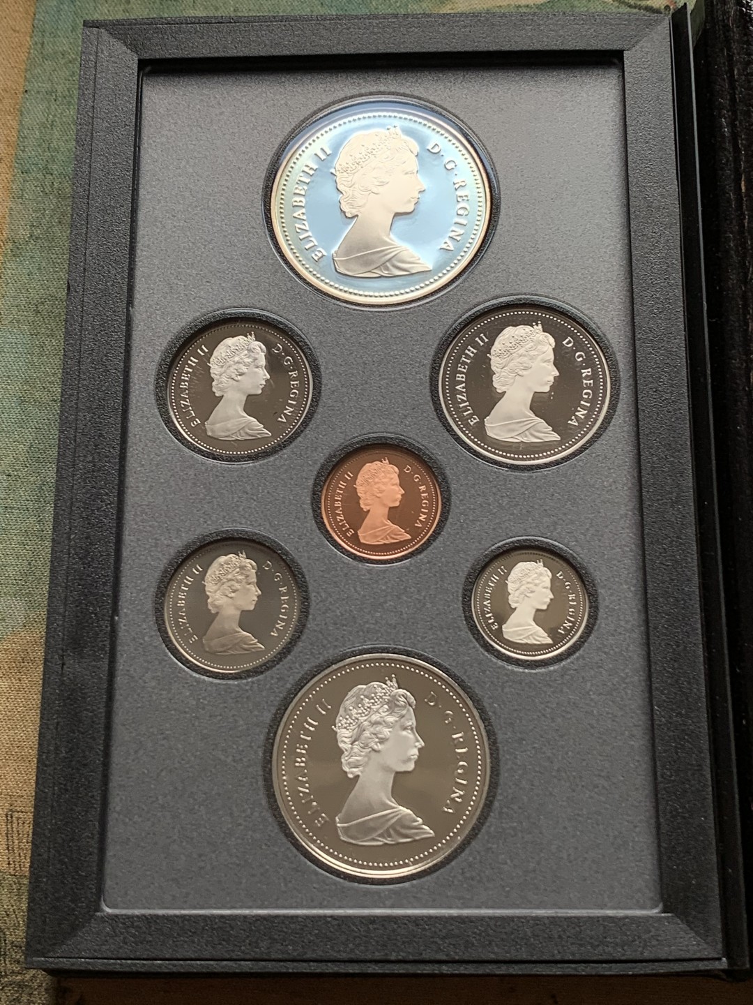 《竞宝斋》第116场-周日，周一 ，2场连拍（全场包邮） 加拿大1986年套装，略带黄油光 最大枚为银币